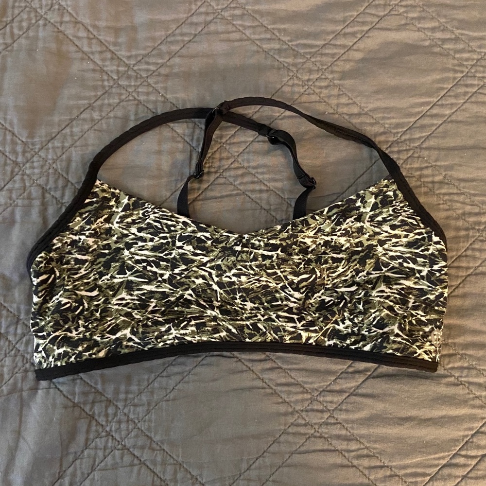 Lululemon Sports Bra - Size 6 - great condition!